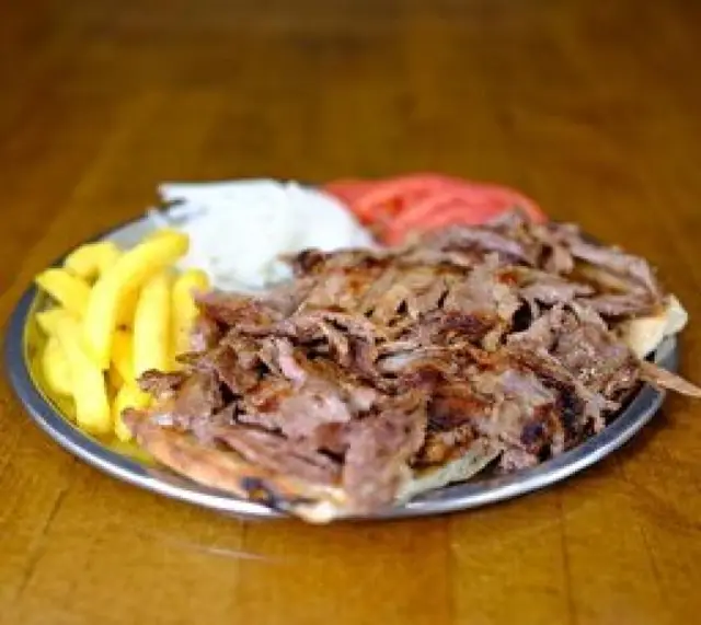 Pilav ve patatesle porsiyon et döner